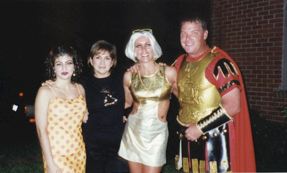 Halloween2000_11.jpg (51940 bytes)